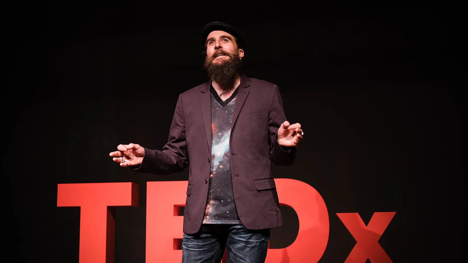 Ollie Oakenshield speaking on stage at TEDxTruro 2018